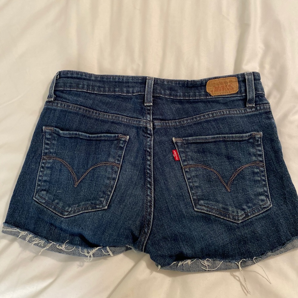 Mid rise cut off Levi shorts